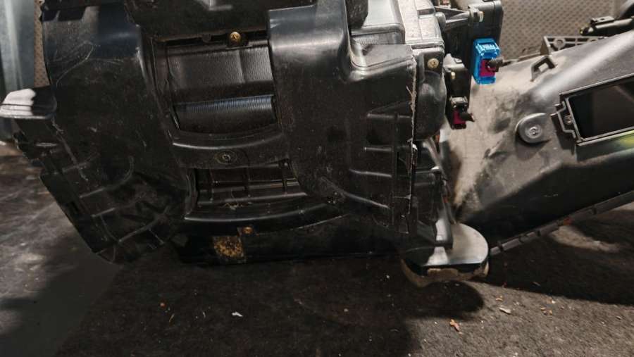 Корпус печки Audi A6 C5 (S6,RS6) 1998г. | Фото № 12 Корпус печки Audi A6 C5 (S6,RS6) 1998г. - Фото 12