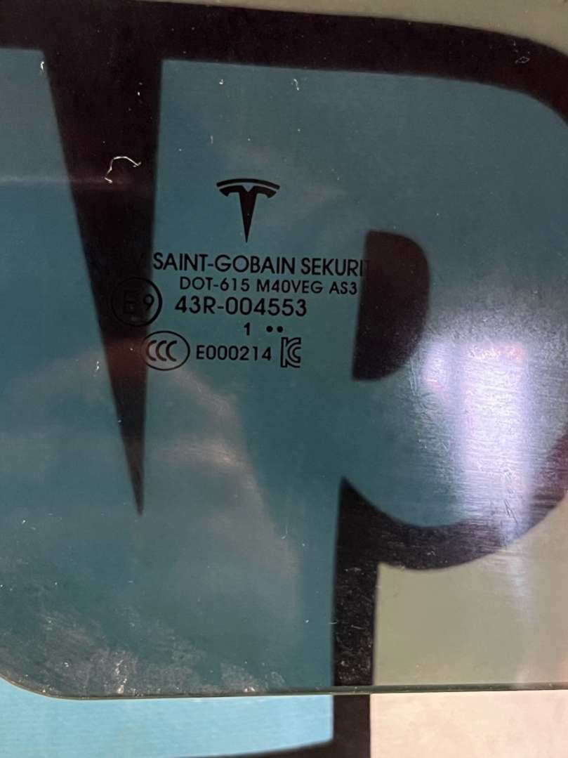 43R-004553 Стекло двери задней правой Tesla Model 2022г. | Фото № 2 43R-004553 Стекло двери задней правой Tesla Model 2022г. - Фото 2