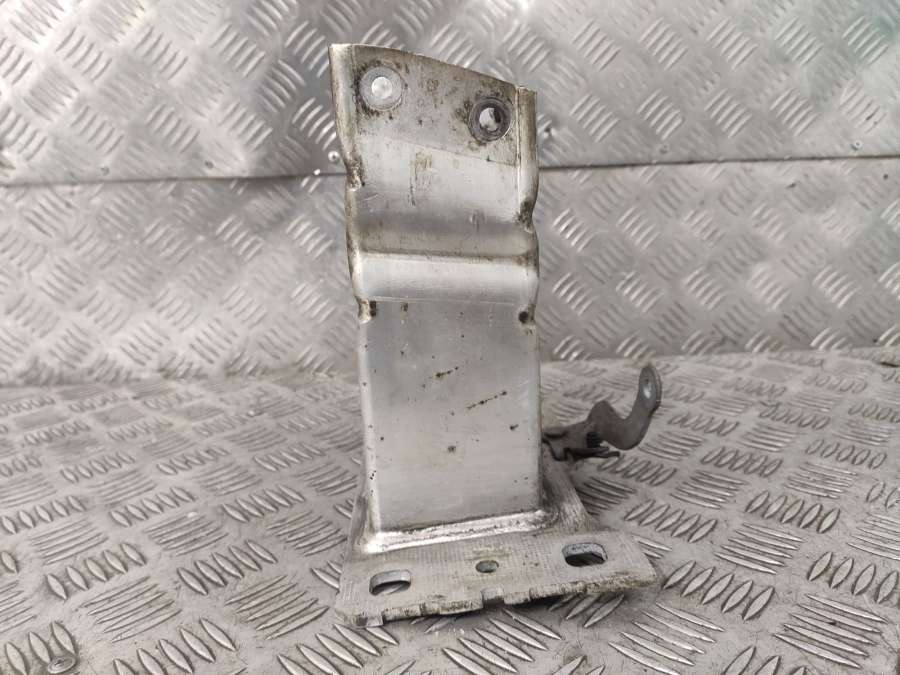 8w6807133 Кронштейн усилителя бампера переднего (домик)  Audi A5 (S5,RS5) 2 2019г. | Фото № 2  8w6807133 Кронштейн усилителя бампера переднего (домик)  Audi A5 (S5,RS5) 2 2019г. - Фото 2