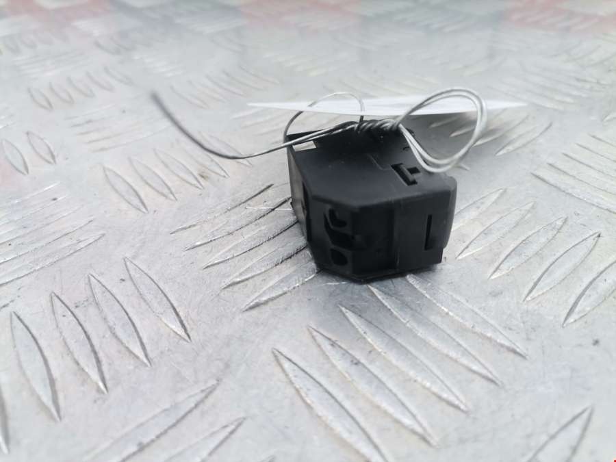 3B0959855 Кнопка стеклоподъемника Volkswagen Passat 5 (1996-2000) Универсал 1998г. | Фото № 2 3B0959855 Кнопка стеклоподъемника Volkswagen Passat 5 (1996-2000) Универсал 1998г. - Фото 2