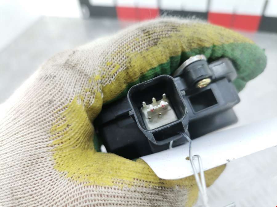 Замок двери задней левой Hyundai Santa Fe 1 (SM) (2000-2006) Внедорожник 5дв. 2002г. | Фото № 4 Замок двери задней левой Hyundai Santa Fe 1 (SM) (2000-2006) Внедорожник 5дв. 2002г. - Фото 4