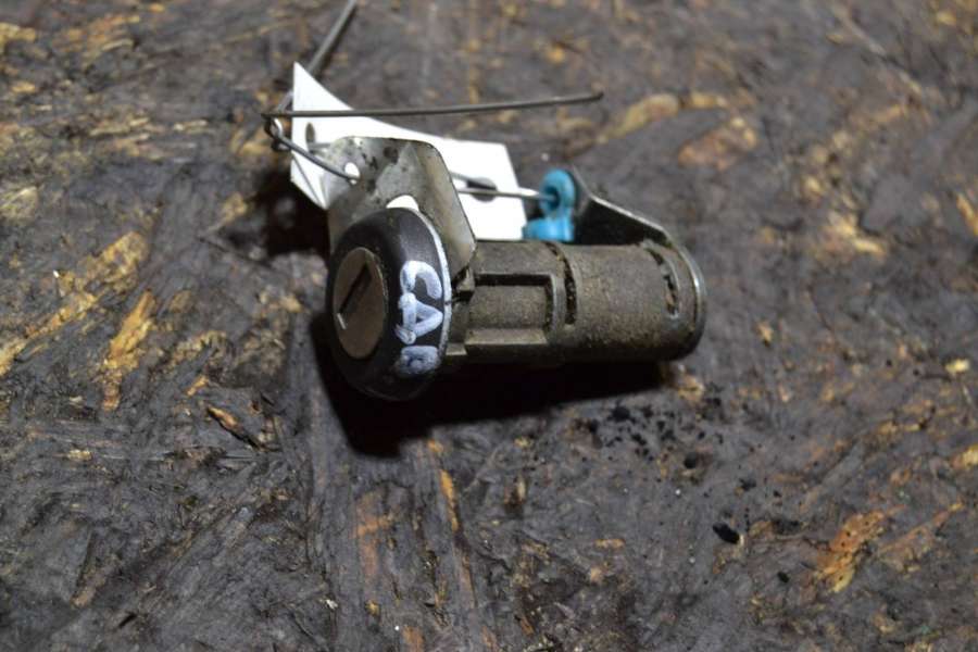 14525 Личинка дверного замка задней правой  IVECO Daily 2011г. | Фото № 1  14525 Личинка дверного замка задней правой  IVECO Daily 2011г. - Фото 1