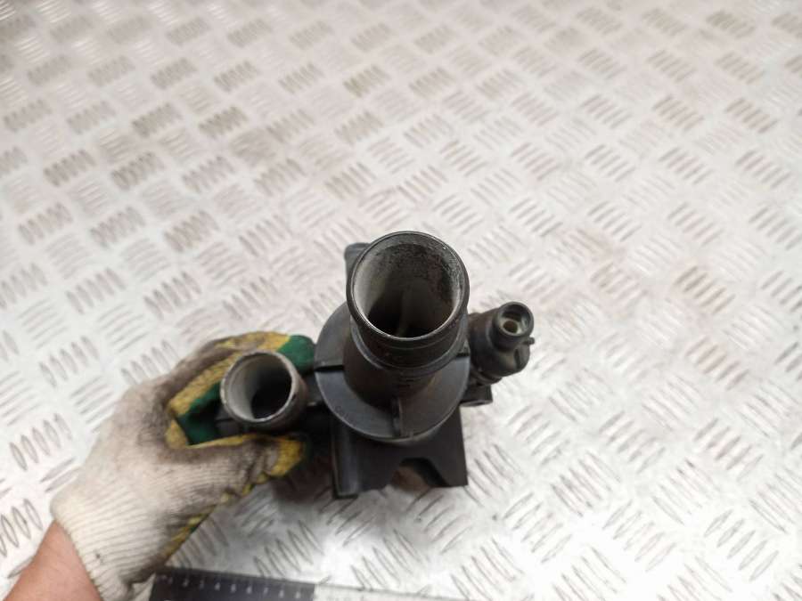 96554141809656182980 Корпус термостата  Peugeot 407 2005г. | Фото № 3  96554141809656182980 Корпус термостата  Peugeot 407 2005г. - Фото 3