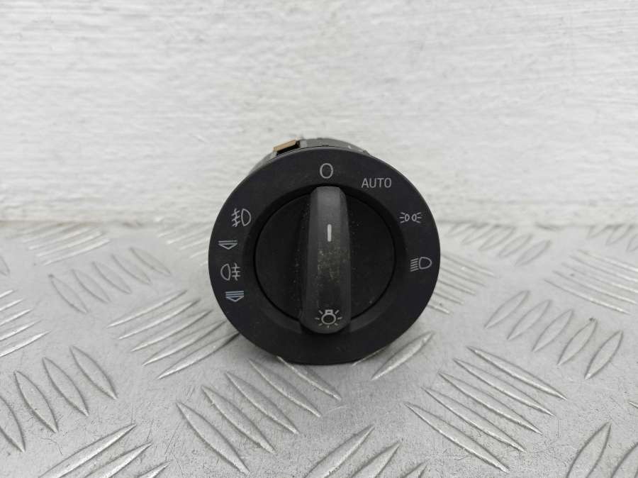 4F1941531D Переключатель света  Audi Q7 Джип 2008г. | Фото № 1  4F1941531D Переключатель света  Audi Q7 Джип 2008г. - Фото 1