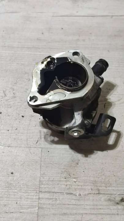 146505272R Насос вакуумный  Mercedes A W176 (2012-2015) 2012г. | Фото № 6  146505272R Насос вакуумный  Mercedes A W176 (2012-2015) 2012г. - Фото 6
