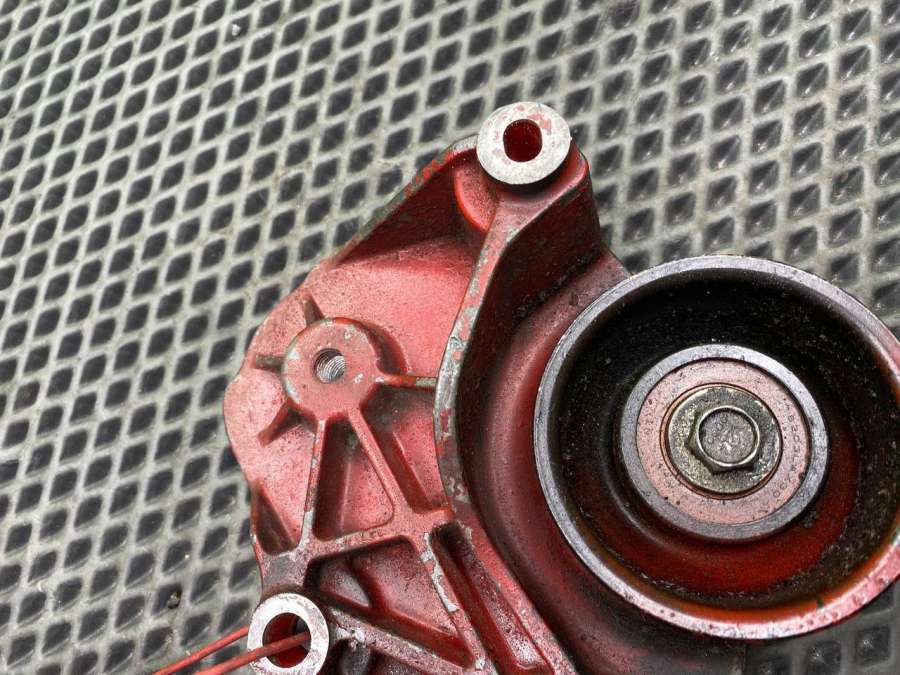 C2D21154DX238A610AA Кронштейн натяжного ролика  Jaguar XF X250 2011г. | Фото № 7  C2D21154DX238A610AA Кронштейн натяжного ролика  Jaguar XF X250 2011г. - Фото 7