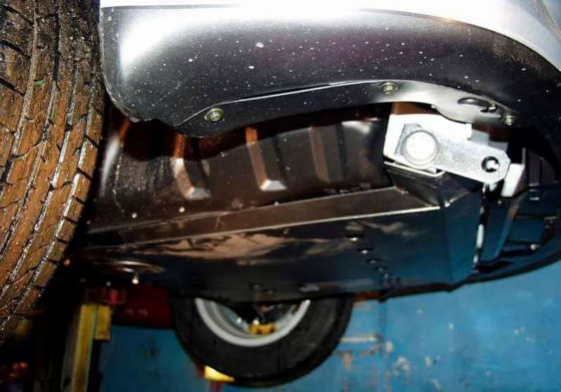 Защита двигателя Mazda MPV (II) 2001г. | Фото № 1 Защита двигателя Mazda MPV (II) 2001г. - Фото 1