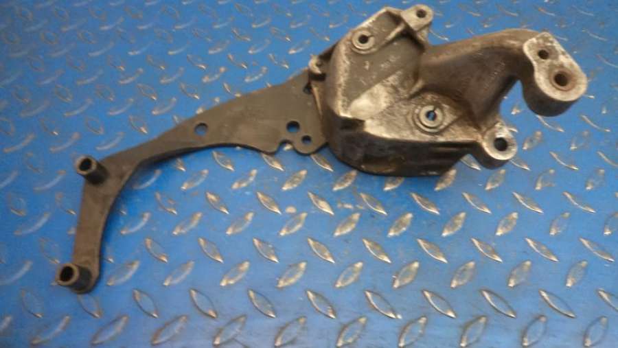 028145523E 028145544E Кронштейн двигателя  Volkswagen Passat B4 1997г. | Фото № 1  028145523E 028145544E Кронштейн двигателя  Volkswagen Passat B4 1997г. - Фото 1