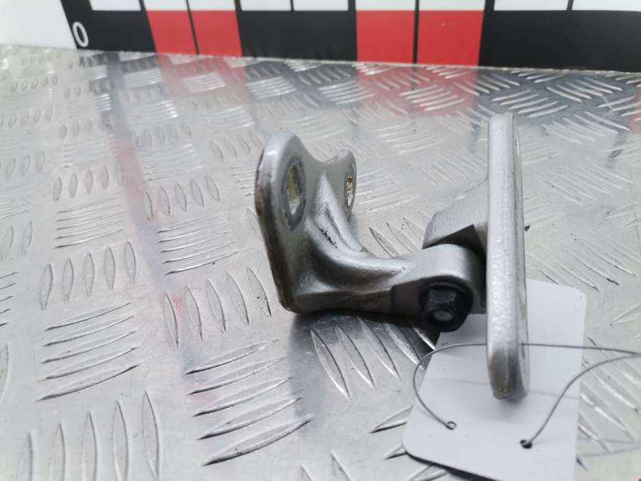 Петля двери передней правой Mercedes C-Class (W203) (2000-2008) Седан 2000г. | Фото № 2 Петля двери передней правой Mercedes C-Class (W203) (2000-2008) Седан 2000г. - Фото 2