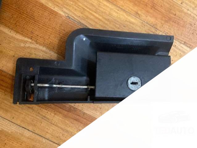 Ручка бардачка Audi 80 1993г. | Фото № 1 Ручка бардачка Audi 80 1993г. - Фото 1