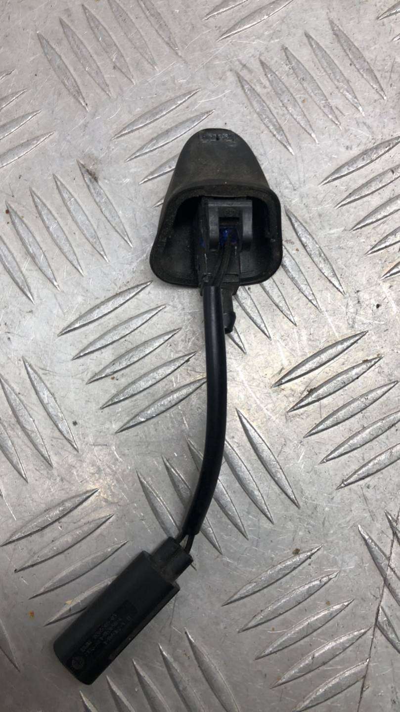 8365385 Форсунка омывателя BMW 3 седан 2006г. | Фото № 2 8365385 Форсунка омывателя BMW 3 седан 2006г. - Фото 2