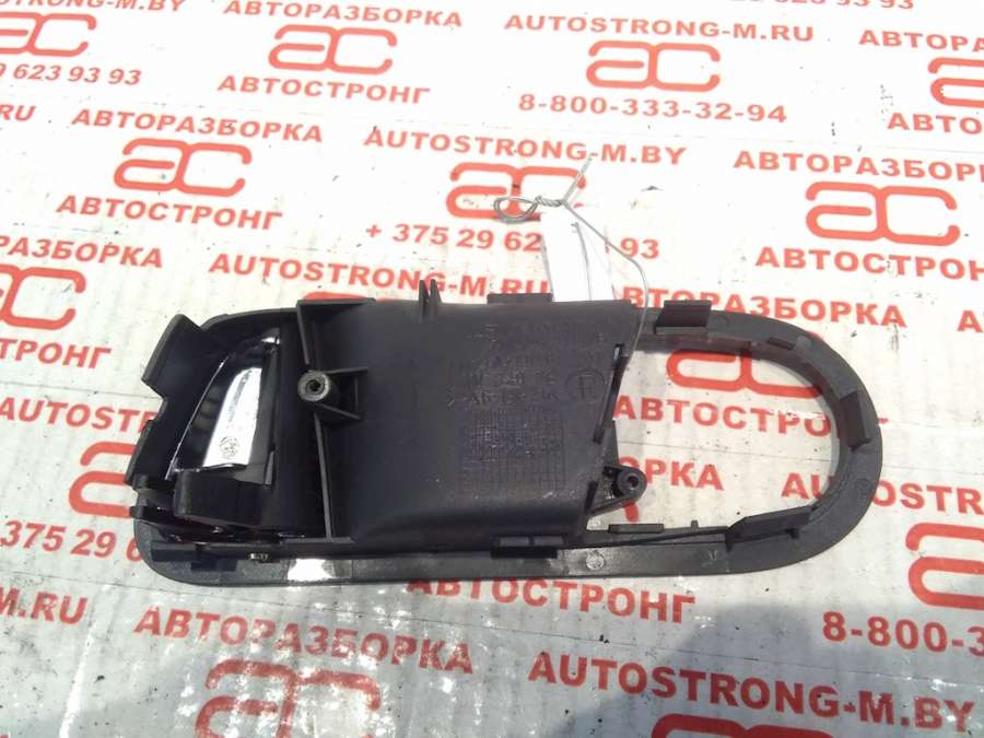 Ручка двери внутренняя передняя правая Volkswagen Sharan 1 (1995-2010) Минивэн 2005г. | Фото № 2 Ручка двери внутренняя передняя правая Volkswagen Sharan 1 (1995-2010) Минивэн 2005г. - Фото 2