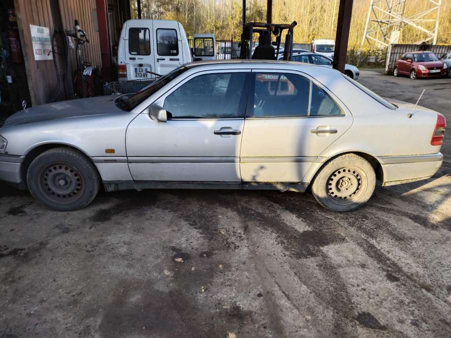 95M02 Петля двери передней правой Mercedes C-Class (W202) (1993-2001) Седан 1995г. | Фото № 4 95M02 Петля двери передней правой Mercedes C-Class (W202) (1993-2001) Седан 1995г. - Фото 4
