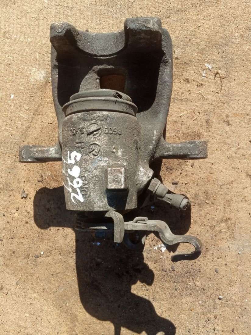 Суппорт тормозной задний правый Volkswagen Touran 1 2004г. | Фото № 2 Суппорт тормозной задний правый Volkswagen Touran 1 2004г. - Фото 2