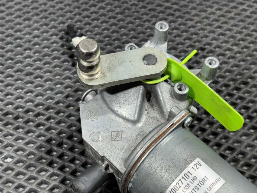 W0027101LR024224LR075361LR078300 Моторчик трапеции дворников (стеклоочистителя)  Land Rover Range Rover Evoque L538 L538 2014г. | Фото № 6  W0027101LR024224LR075361LR078300 Моторчик трапеции дворников (стеклоочистителя)  Land Rover Range Rover Evoque L538 L538 2014г. - Фото 6