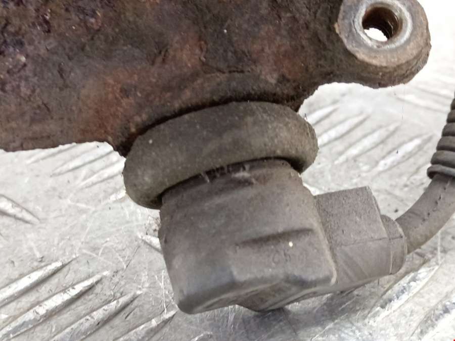 Ступица (кулак цапфа) передняя левая Volkswagen Passat 5 GP (2000-2005) Седан 2003г. | Фото № 2 Ступица (кулак цапфа) передняя левая Volkswagen Passat 5 GP (2000-2005) Седан 2003г. - Фото 2