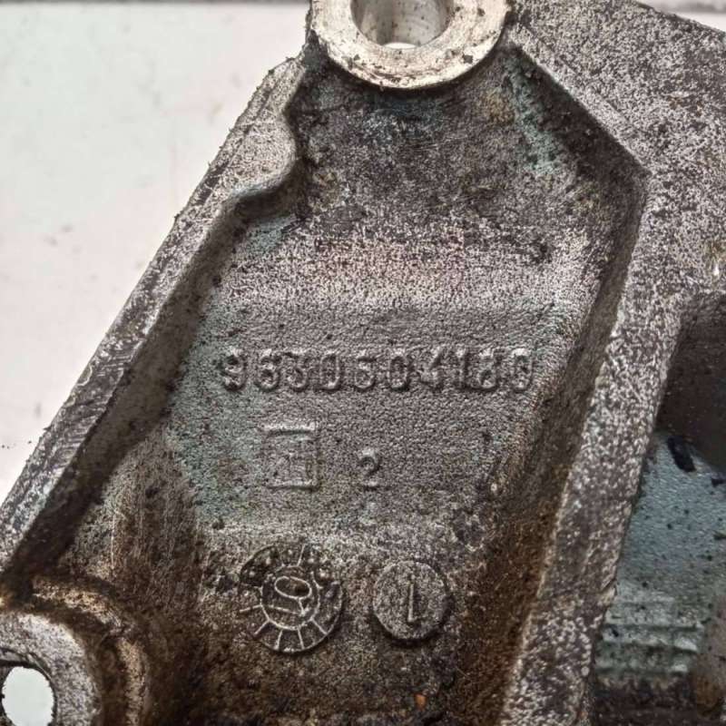 9630604180 Кронштейн полуоси Peugeot 407 2009г. | Фото № 5 9630604180 Кронштейн полуоси Peugeot 407 2009г. - Фото 5