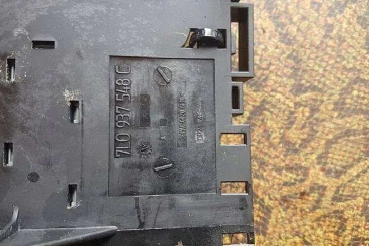 7L0937548C Блок предохранителей Audi Q7 4L (2005-2009) 2005г. | Фото № 1 7L0937548C Блок предохранителей Audi Q7 4L (2005-2009) 2005г. - Фото 1