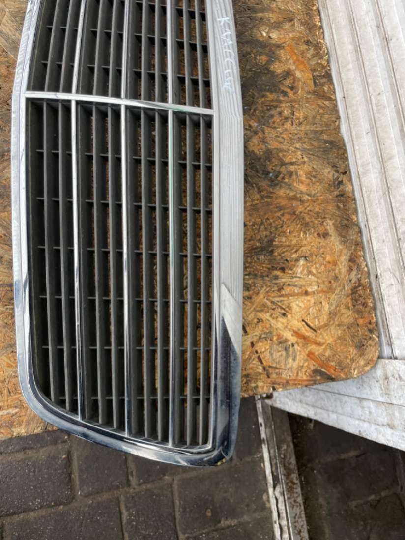 2108800583 Решетка радиатора Mercedes E W210 2002г. | Фото № 2 2108800583 Решетка радиатора Mercedes E W210 2002г. - Фото 2