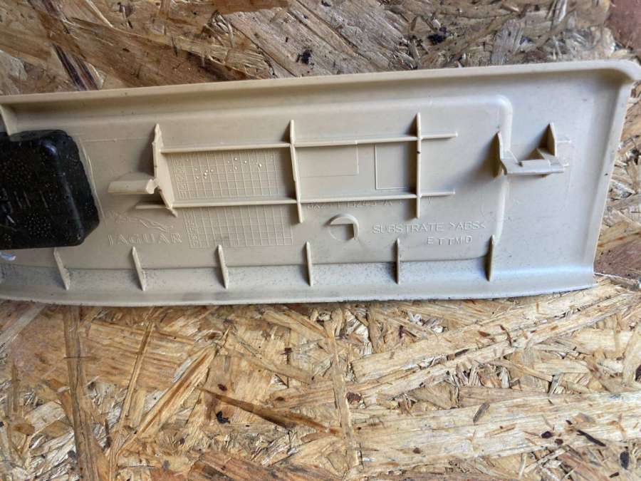 C2Z3234SEL8X23-F13245-A Накладка внутренняя на порог задняя левая  Jaguar XF X250 2010г. | Фото № 4  C2Z3234SEL8X23-F13245-A Накладка внутренняя на порог задняя левая  Jaguar XF X250 2010г. - Фото 4