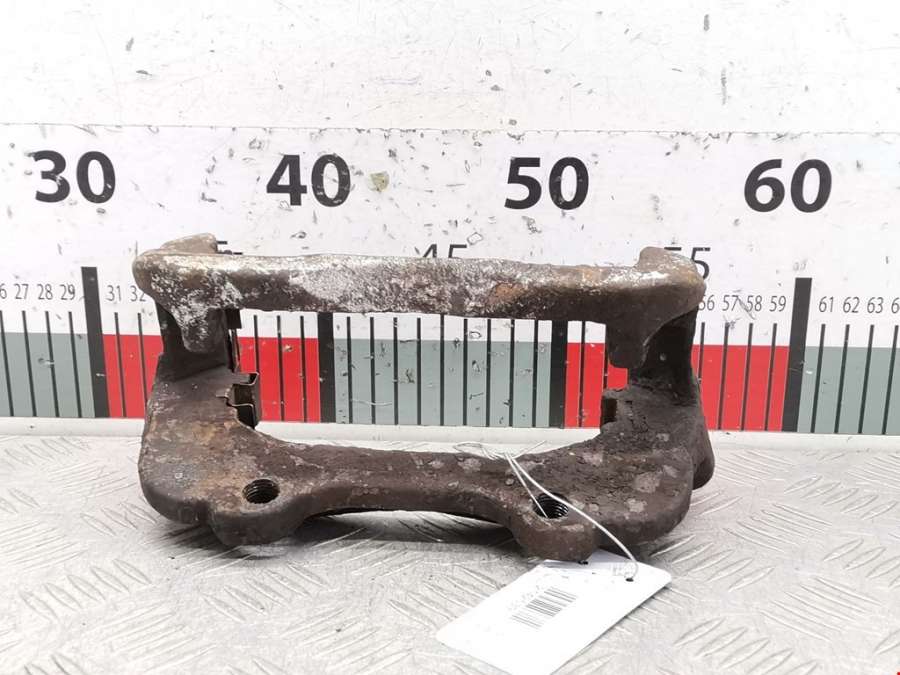 Скоба суппорта Peugeot 807 (2002-2010) Минивэн 2004г. | Фото № 1 Скоба суппорта Peugeot 807 (2002-2010) Минивэн 2004г. - Фото 1