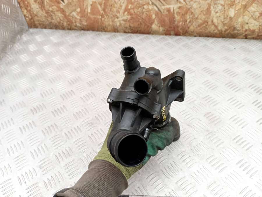 1106100Q1J1106100Q1L1106100Q2C110614574R110614599R110616471R110617671R110618211R6262000115A6262000115TH5480TVZ1358NFTVZ1358PF Корпус термостата  Renault Kadjar 2017г. | Фото № 3  1106100Q1J1106100Q1L1106100Q2C110614574R110614599R110616471R110617671R110618211R6262000115A6262000115TH5480TVZ1358NFTVZ1358PF Корпус термостата  Renault Kadjar 2017г. - Фото 3