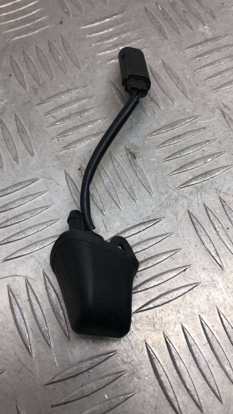 8365385 Форсунка омывателя BMW 3 седан 2006г. | Фото № 4 8365385 Форсунка омывателя BMW 3 седан 2006г. - Фото 4