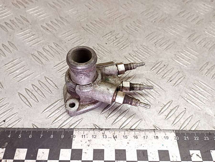 028121145B Фланец (тройник) системы охлаждения Volkswagen Caddy 2 2000г. | Фото № 1 028121145B Фланец (тройник) системы охлаждения Volkswagen Caddy 2 2000г. - Фото 1