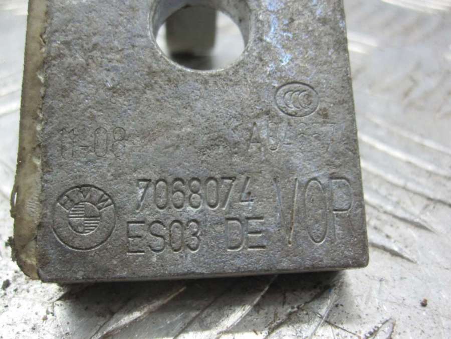 7068074 Петля двери передней правой BMW 5 E60/E61 2008г. | Фото № 2 7068074 Петля двери передней правой BMW 5 E60/E61 2008г. - Фото 2