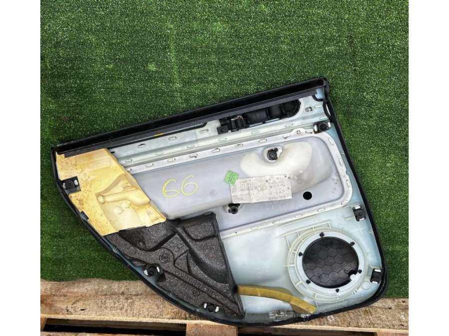 Обшивка двери задней правой (дверная карта) Volkswagen Passat 2000г. | Фото № 3 Обшивка двери задней правой (дверная карта) Volkswagen Passat 2000г. - Фото 3