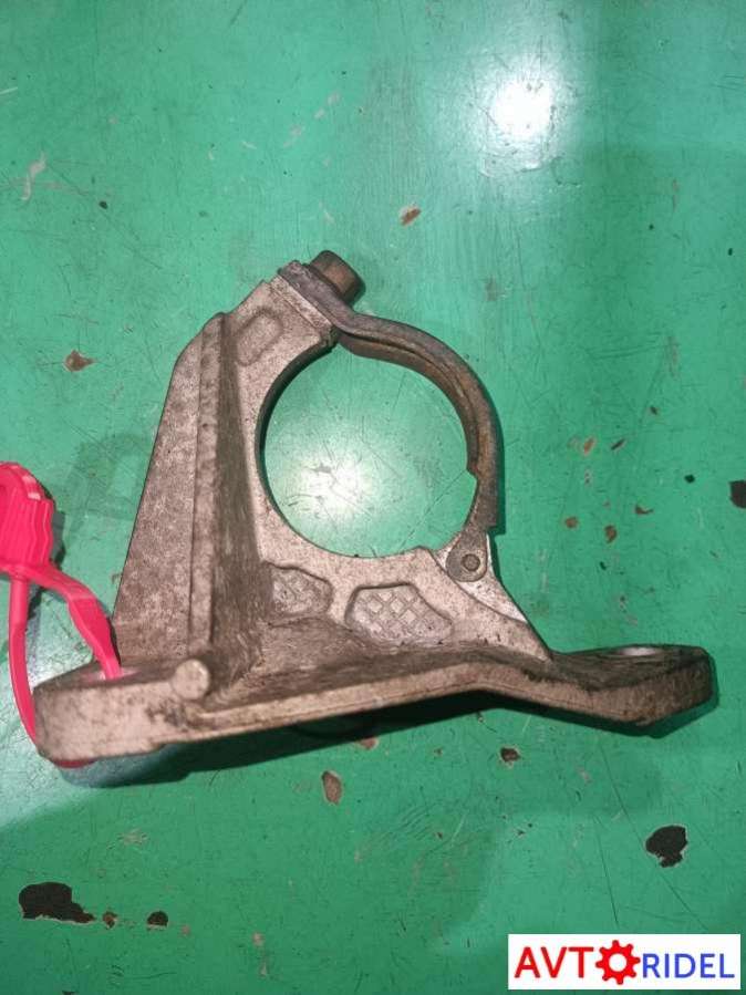 8200371715 Кронштейн полуоси Renault Scenic 2 (2003-2009) 2007г. | Фото № 4 8200371715 Кронштейн полуоси Renault Scenic 2 (2003-2009) 2007г. - Фото 4