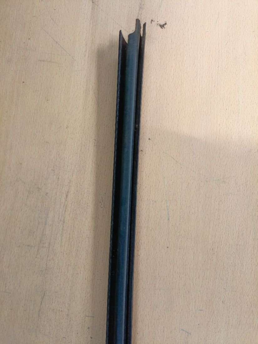 Молдинг стекла двери передней правой внутренний Renault Lodgy 2014г. | Фото № 4 Молдинг стекла двери передней правой внутренний Renault Lodgy 2014г. - Фото 4