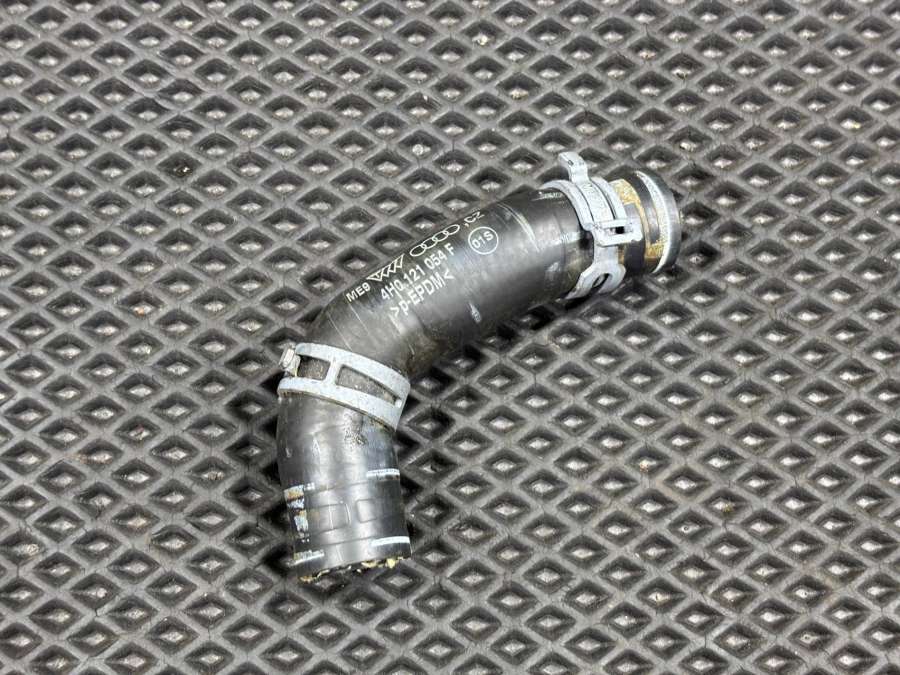 4H0121054F Патрубок (трубопровод, шланг) Audi A8 D4/4H 2011г. | Фото № 1 4H0121054F Патрубок (трубопровод, шланг) Audi A8 D4/4H 2011г. - Фото 1