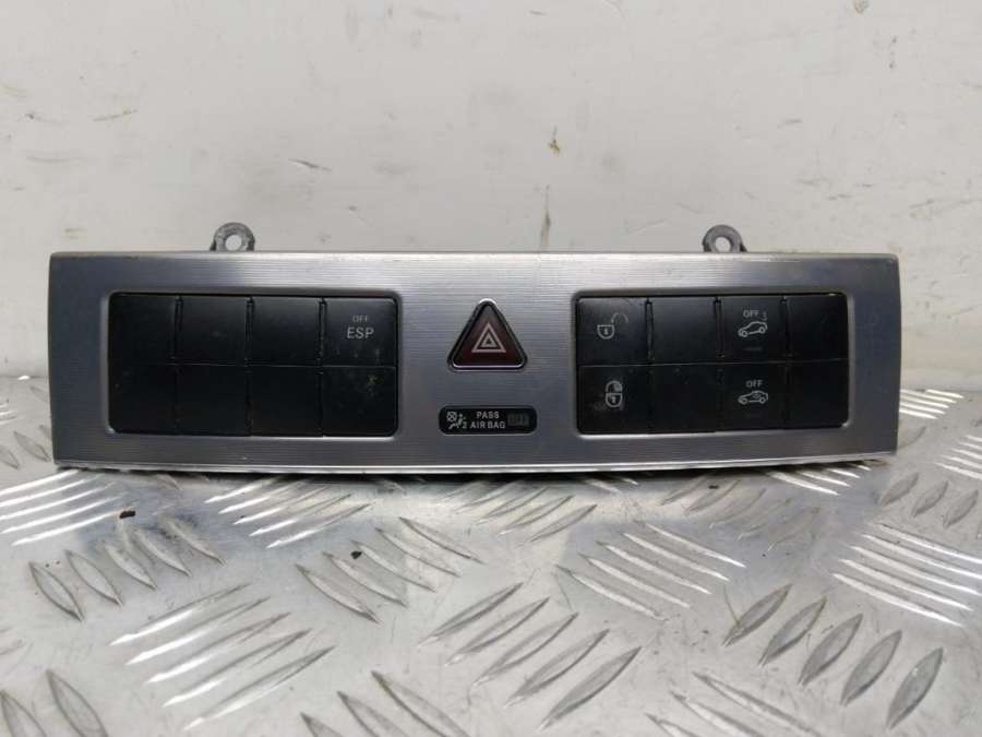 2038707910 Блок кнопок Mercedes-Benz C W203/S203/CL203 2005г. | Фото № 1 2038707910 Блок кнопок Mercedes-Benz C W203/S203/CL203 2005г. - Фото 1