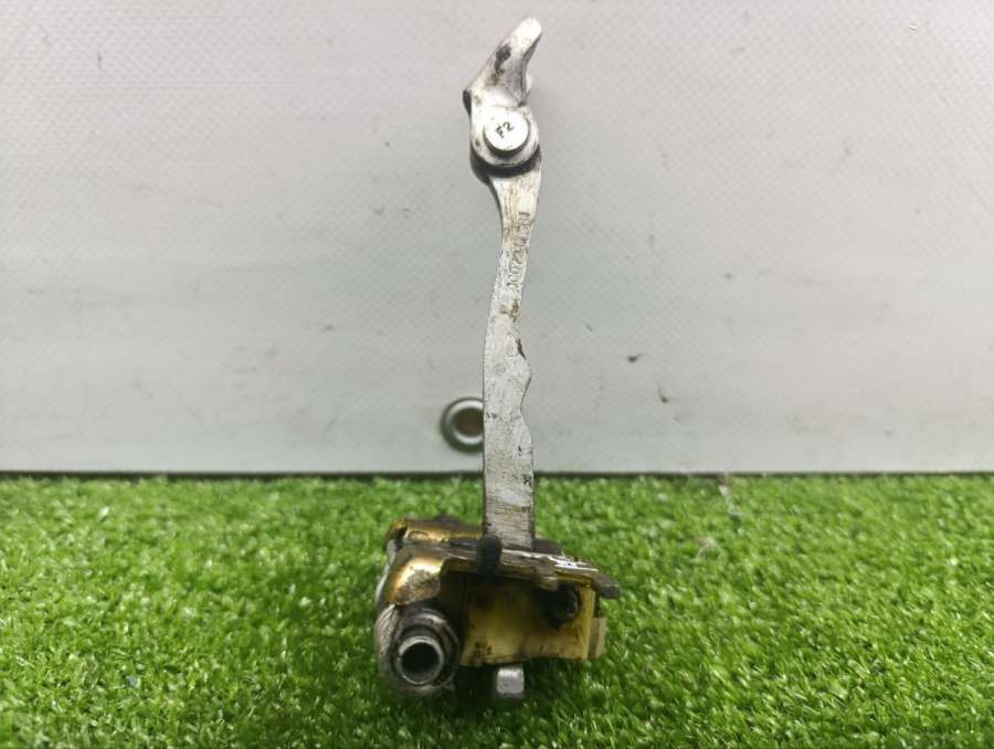 Ограничитель открывания двери передней Renault Laguna 2 2002г. | Фото № 4 Ограничитель открывания двери передней Renault Laguna 2 2002г. - Фото 4