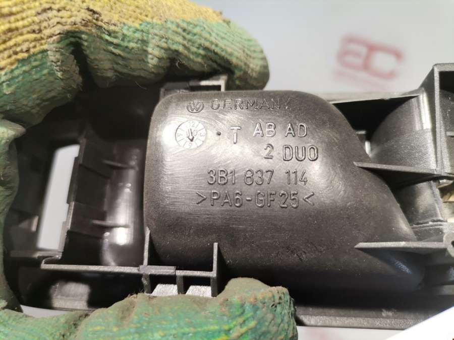 3B1837114 Ручка двери внутренняя передняя правая Volkswagen Passat 5 GP (2000-2005) Универсал 2001г. | Фото № 4 3B1837114 Ручка двери внутренняя передняя правая Volkswagen Passat 5 GP (2000-2005) Универсал 2001г. - Фото 4