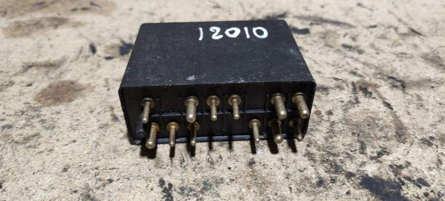 2018210047 05898300 719043 Реле поворотов  Mercedes E W124 1994г. | Фото № 1  2018210047 05898300 719043 Реле поворотов  Mercedes E W124 1994г. - Фото 1