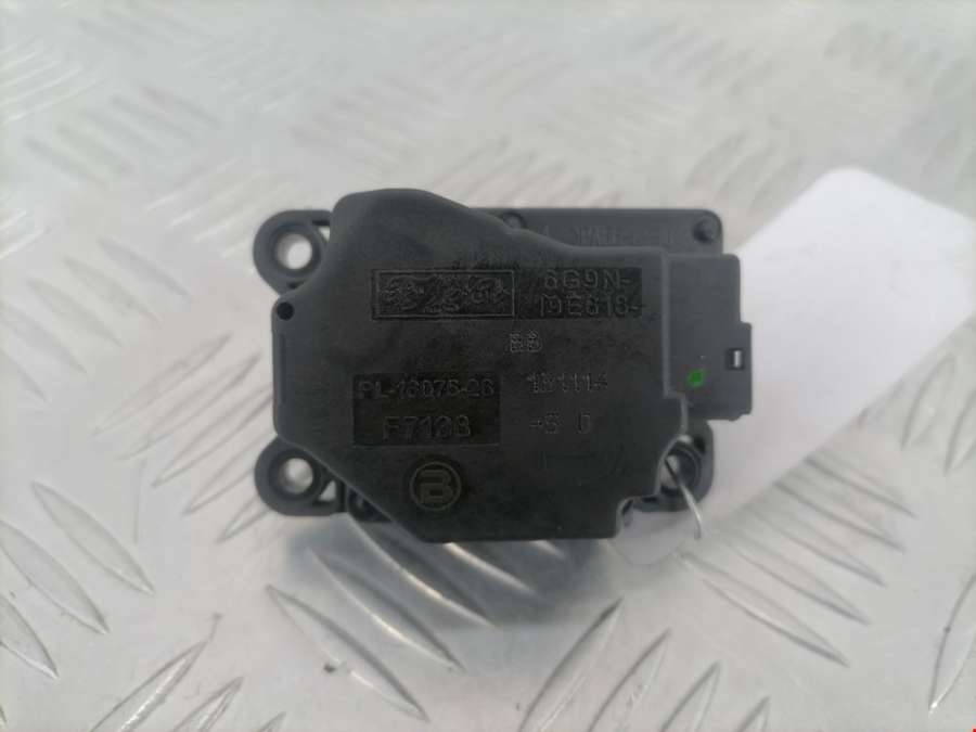 Сервопривод (электропривод моторчик привода) заслонки печки Volvo S60 2 (2010-2018) Седан 2015г. | Фото № 1 Сервопривод (электропривод моторчик привода) заслонки печки Volvo S60 2 (2010-2018) Седан 2015г. - Фото 1