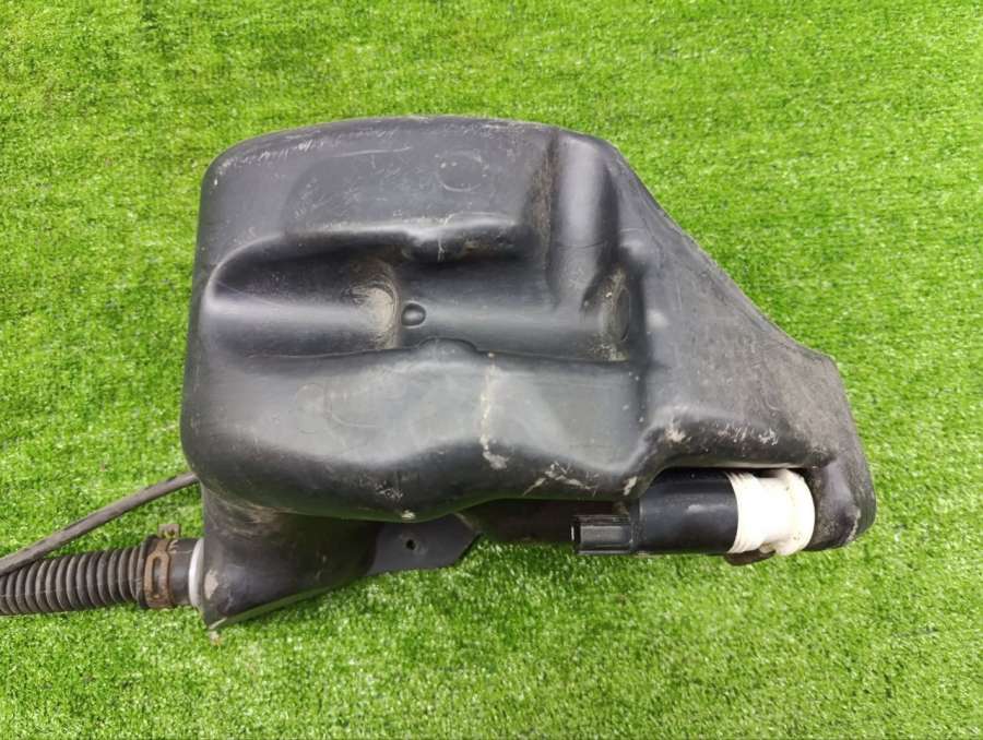 04717973AC0489407AC Бачок омывателя  Chrysler Voyager 4 2002г. | Фото № 6  04717973AC0489407AC Бачок омывателя  Chrysler Voyager 4 2002г. - Фото 6