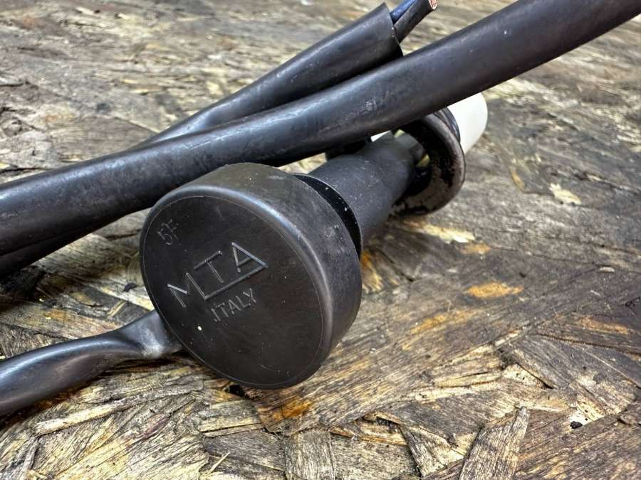 188214 Датчик уровня омывающей жидкости  Maserati Quattroporte 5 M156 2006г. | Фото № 4  188214 Датчик уровня омывающей жидкости  Maserati Quattroporte 5 M156 2006г. - Фото 4