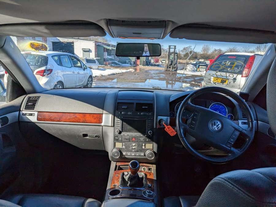 7L6947292B Плафон салонный Volkswagen Touareg 1 (2002-2010) Внедорожник 5дв. 2005г. | Фото № 8 7L6947292B Плафон салонный Volkswagen Touareg 1 (2002-2010) Внедорожник 5дв. 2005г. - Фото 8