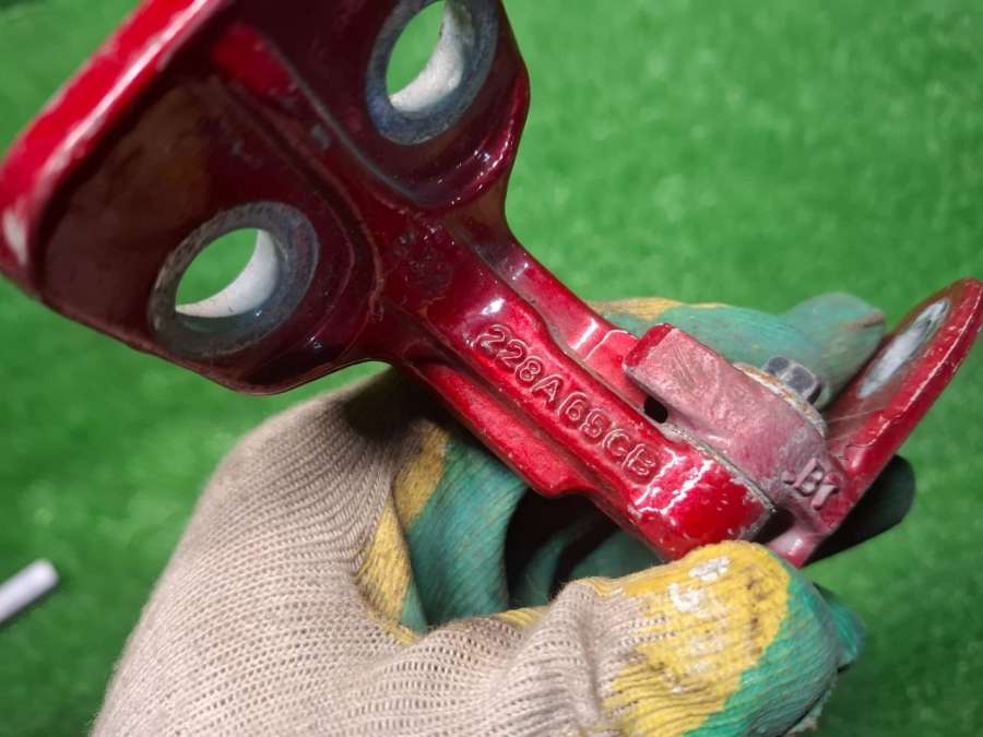 228A65CB228A67CB Петля двери задней левой  Land Rover Discovery sport 2018г. | Фото № 3  228A65CB228A67CB Петля двери задней левой  Land Rover Discovery sport 2018г. - Фото 3