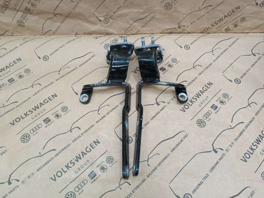 8W8827299A8W8827300A Петля крышки багажника Audi S5 F5 0000г. | Фото № 1 8W8827299A8W8827300A Петля крышки багажника Audi S5 F5 0000г. - Фото 1