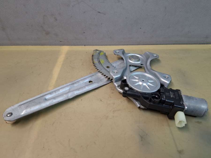 Стеклоподъемник задний правый  Subaru Impreza седан 2019г. | Фото № 4   Стеклоподъемник задний правый  Subaru Impreza седан 2019г. - Фото 4