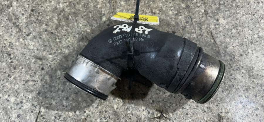 1T0145790B Патрубок интеркулера Audi A3 8P/8PA 2006г. | Фото № 4 1T0145790B Патрубок интеркулера Audi A3 8P/8PA 2006г. - Фото 4