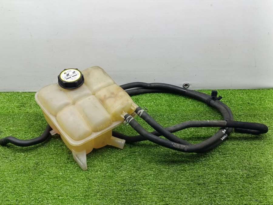 3M5H8K218 Расширительный бачок Ford Focus 2 2005г. | Фото № 1 3M5H8K218 Расширительный бачок Ford Focus 2 2005г. - Фото 1