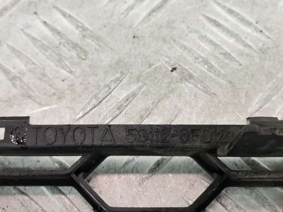 531120F020 Решетка (заглушка) в бампер центральная Toyota Corolla Verso 2 (2004-2009) Минивэн 2007г. | Фото № 3 531120F020 Решетка (заглушка) в бампер центральная Toyota Corolla Verso 2 (2004-2009) Минивэн 2007г. - Фото 3