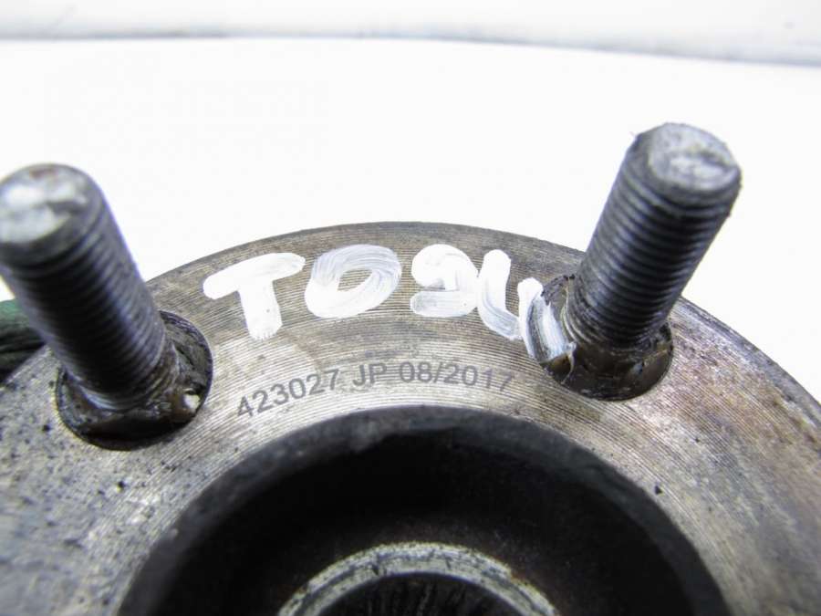 43550-47010 Ступица передняя  Toyota Prius 3 2009г. | Фото № 3  43550-47010 Ступица передняя  Toyota Prius 3 2009г. - Фото 3