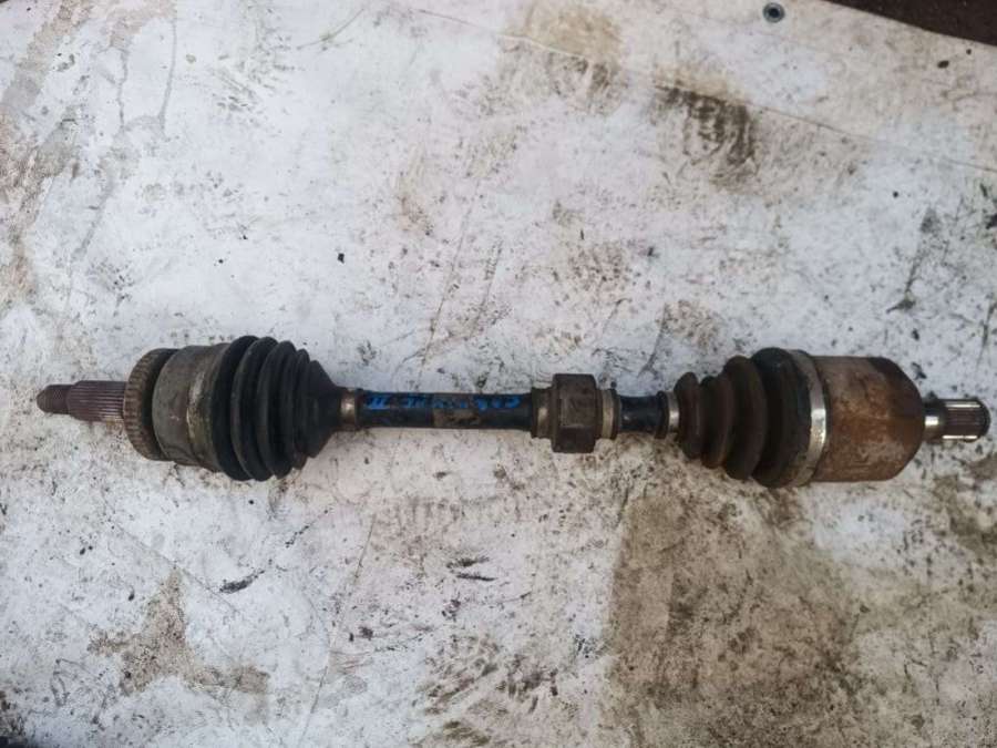 Полуось передняя левая (приводной вал, шрус) Kia Carnival 2 2012г. | Фото № 1 Полуось передняя левая (приводной вал, шрус) Kia Carnival 2 2012г. - Фото 1