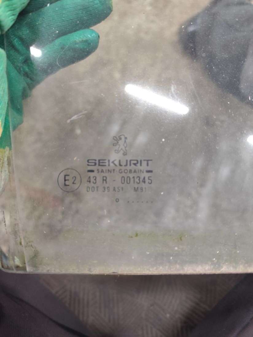 Стекло двери задней правой Peugeot 607 2002г. | Фото № 2 Стекло двери задней правой Peugeot 607 2002г. - Фото 2